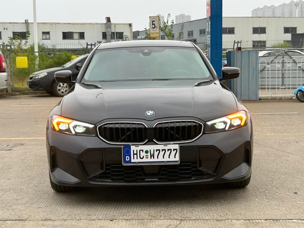 BMW 3-Series 2025 — фото автомобиля