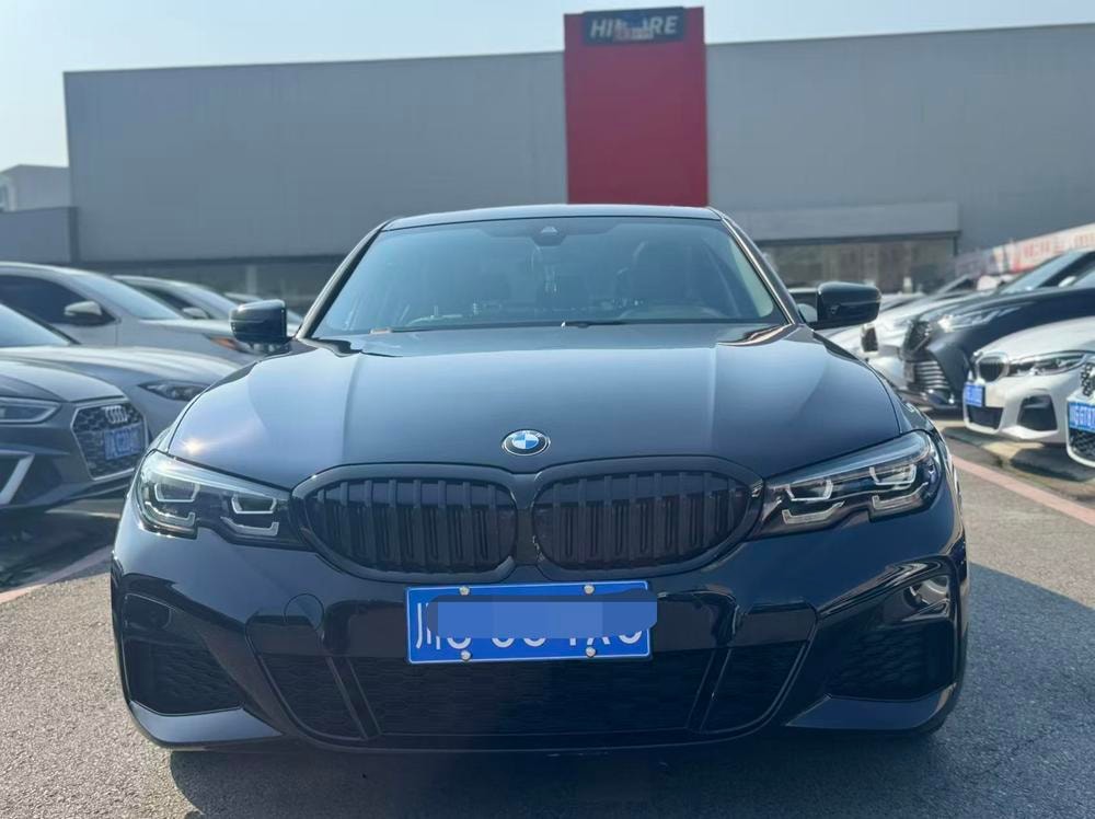BMW 3-Series 2022 — фото автомобиля