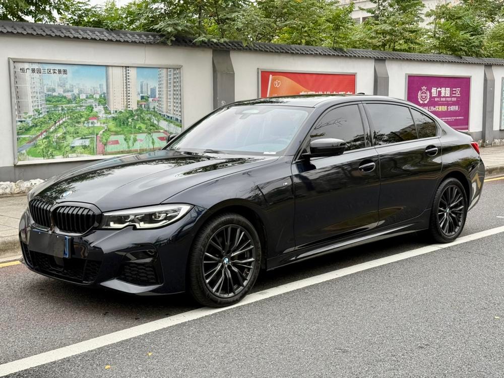 BMW 3-Series 2022 — фото автомобиля