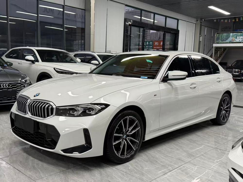 BMW 3-Series 2023 — фото автомобиля