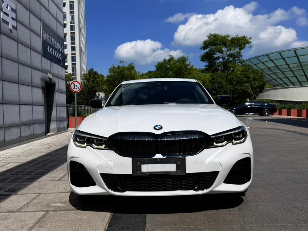 BMW 3-Series 2020 — фото автомобиля