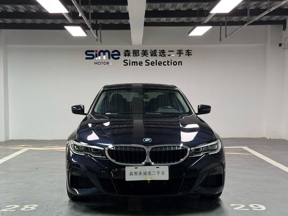 BMW 3-Series 2021 — фото автомобиля