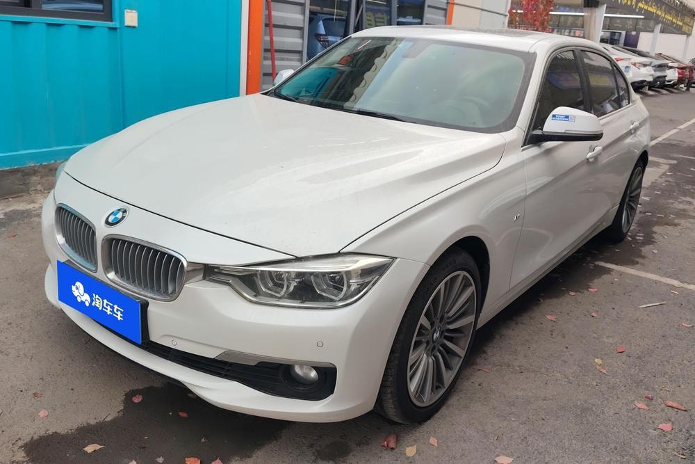 BMW 3-Series 2019 — фото автомобиля