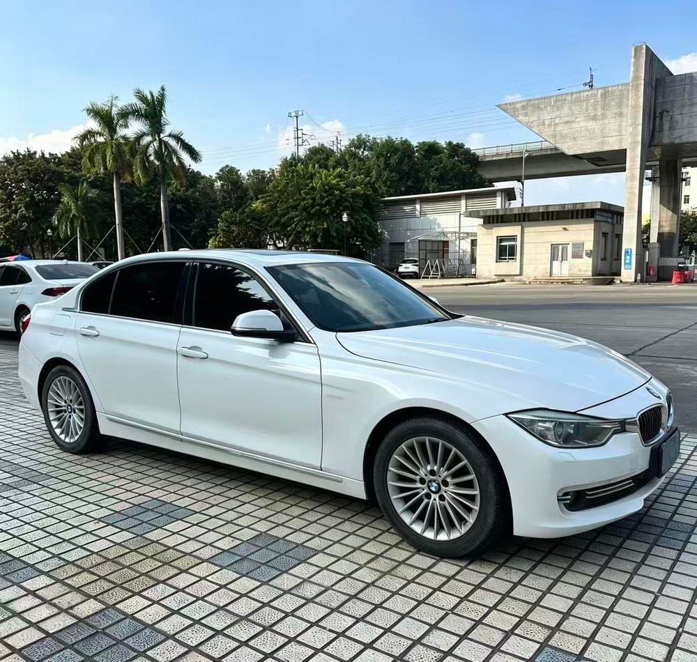BMW 3-Series 2013 — фото автомобиля