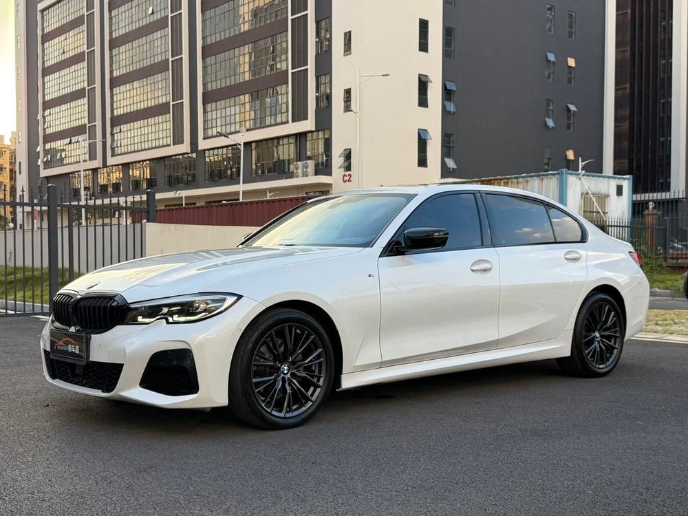BMW 3-Series 2022 — фото автомобиля