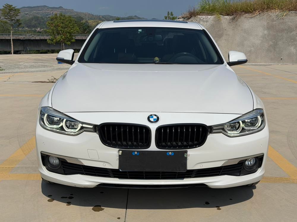 BMW 3-Series 2019 — фото автомобиля