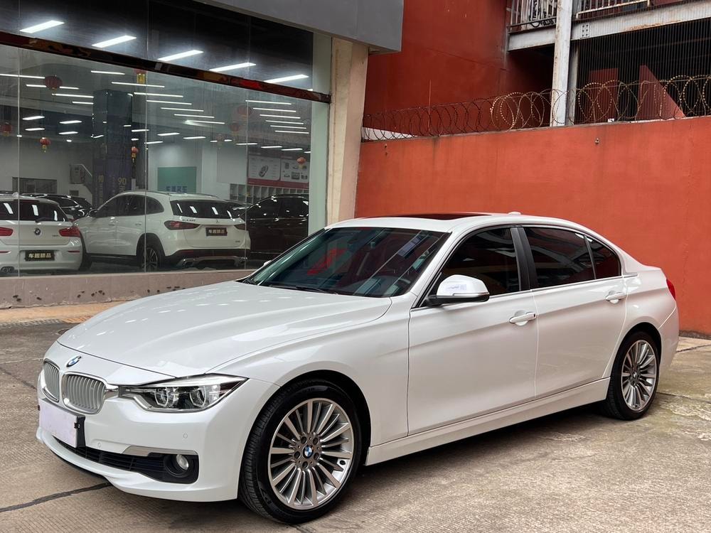 BMW 3-Series 2019 — фото автомобиля