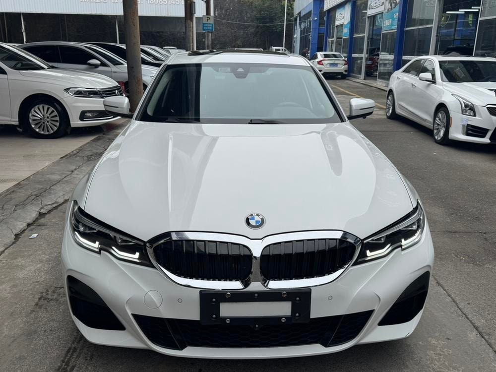 BMW 3-Series 2022 — фото автомобиля