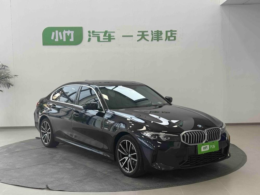 BMW 3-Series 2023 — фото автомобиля