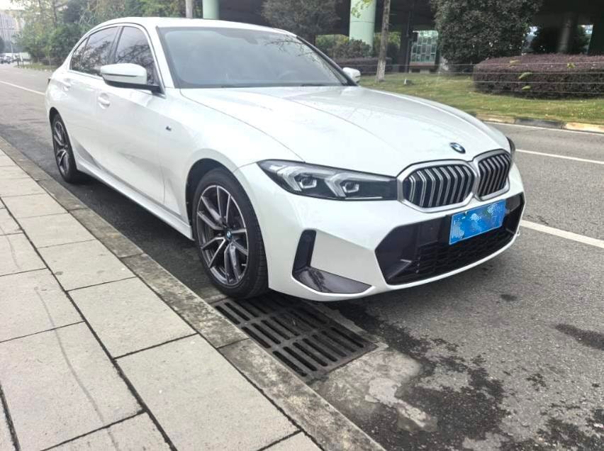 BMW 3-Series 2023 — фото автомобиля
