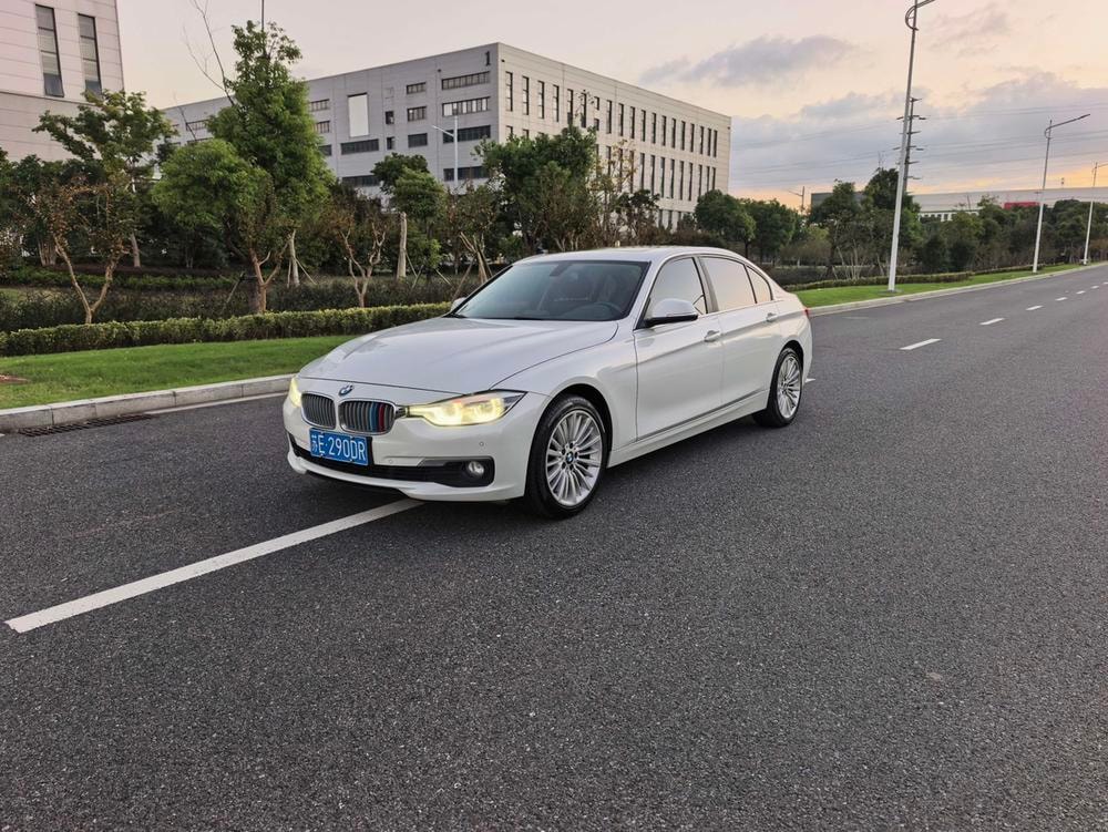 BMW 3-Series 2018 — фото автомобиля