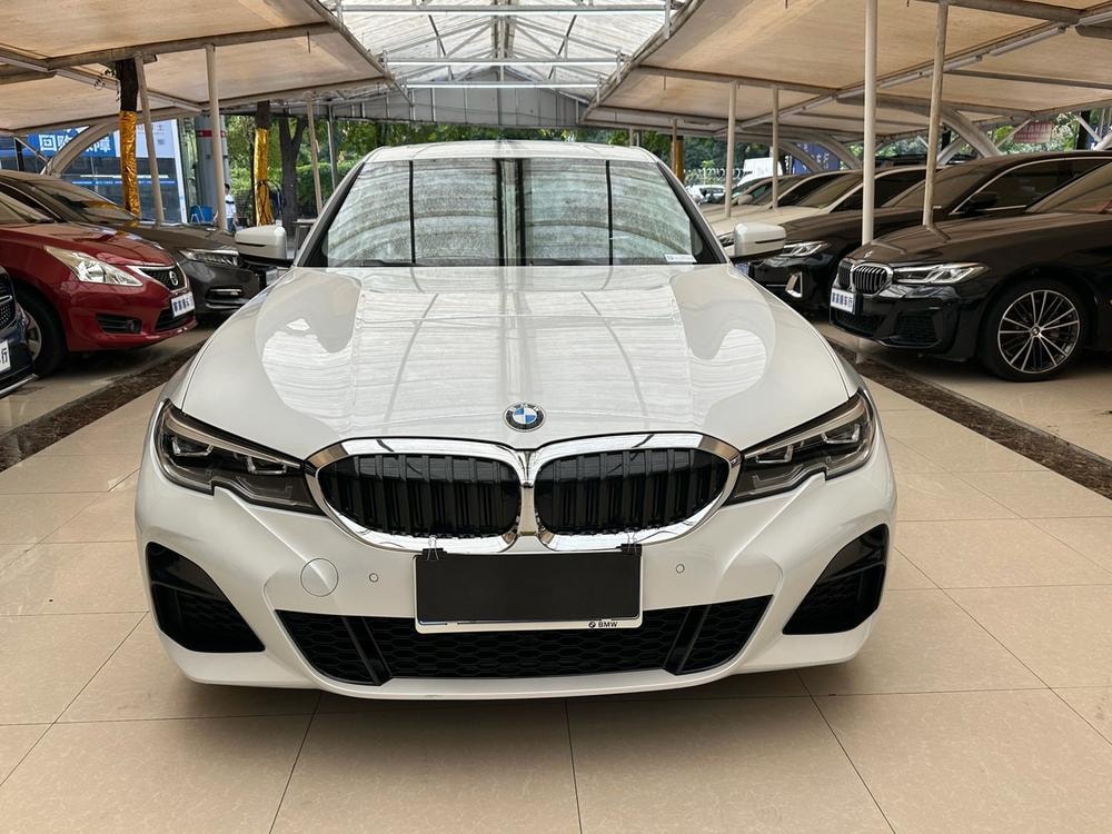 BMW 3-Series 2022 — фото автомобиля