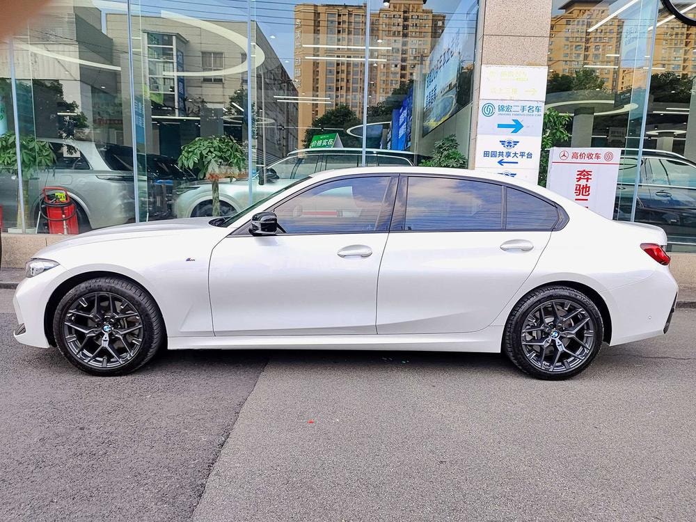 BMW 3-Series 2025 — фото автомобиля