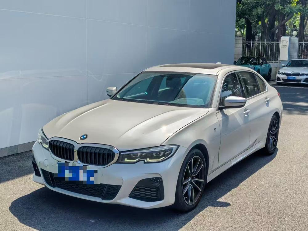 BMW 3-Series 2022 — фото автомобиля