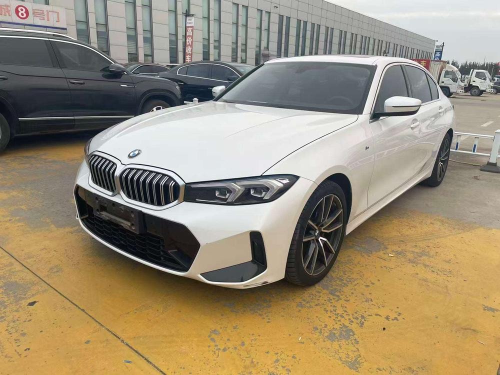 BMW 3-Series 2023 — фото автомобиля