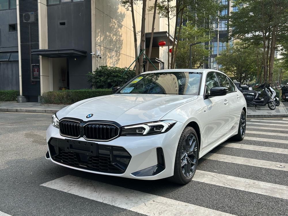 BMW 3-Series 2026 — фото автомобиля