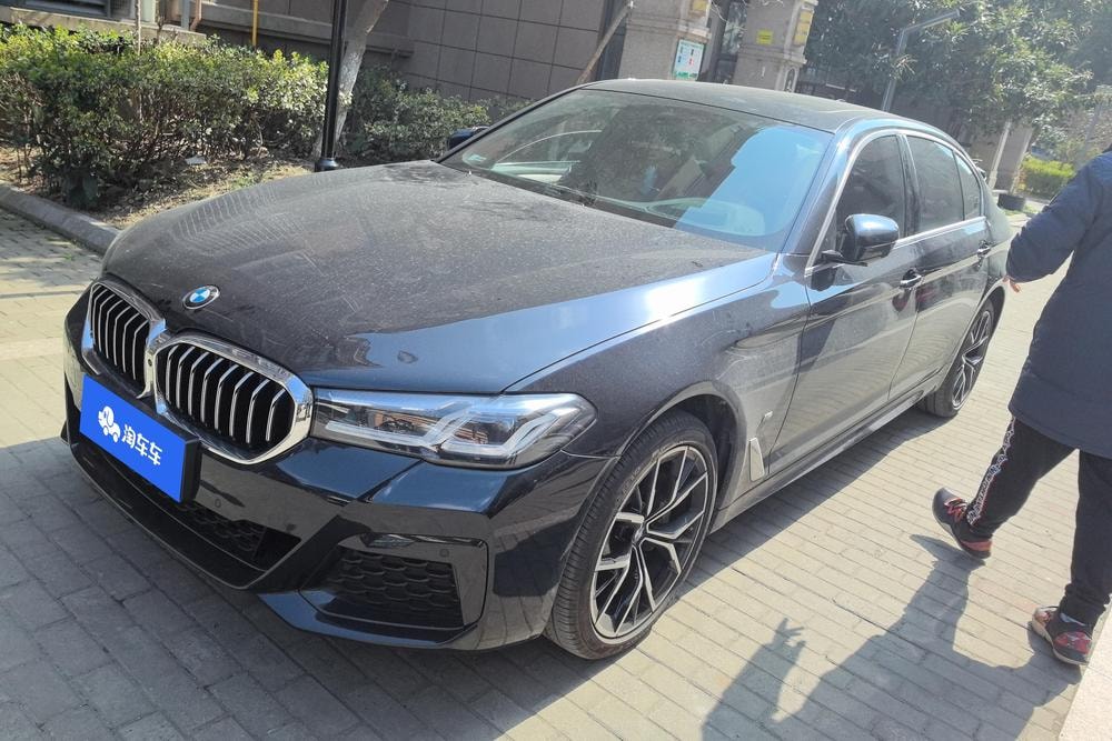 BMW 5-Series 2023 — фото автомобиля