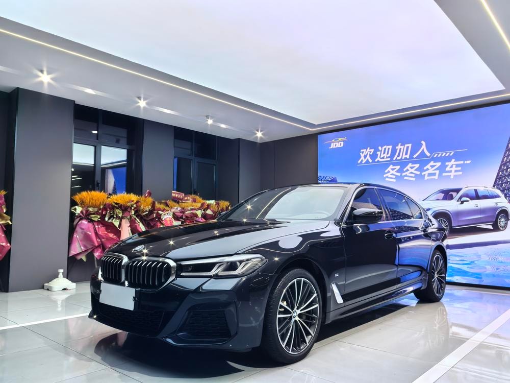 BMW 5-Series 2022 — фото автомобиля 1
