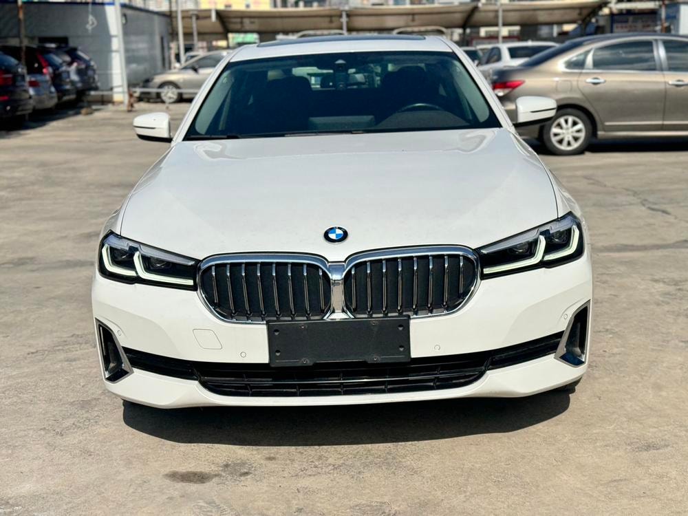 BMW 5-Series 2021 — фото автомобиля