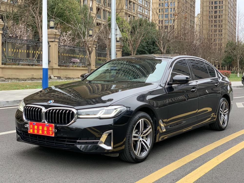 BMW 5-Series 2022 — фото автомобиля