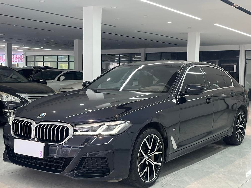 BMW 5-Series 2023 — фото автомобиля