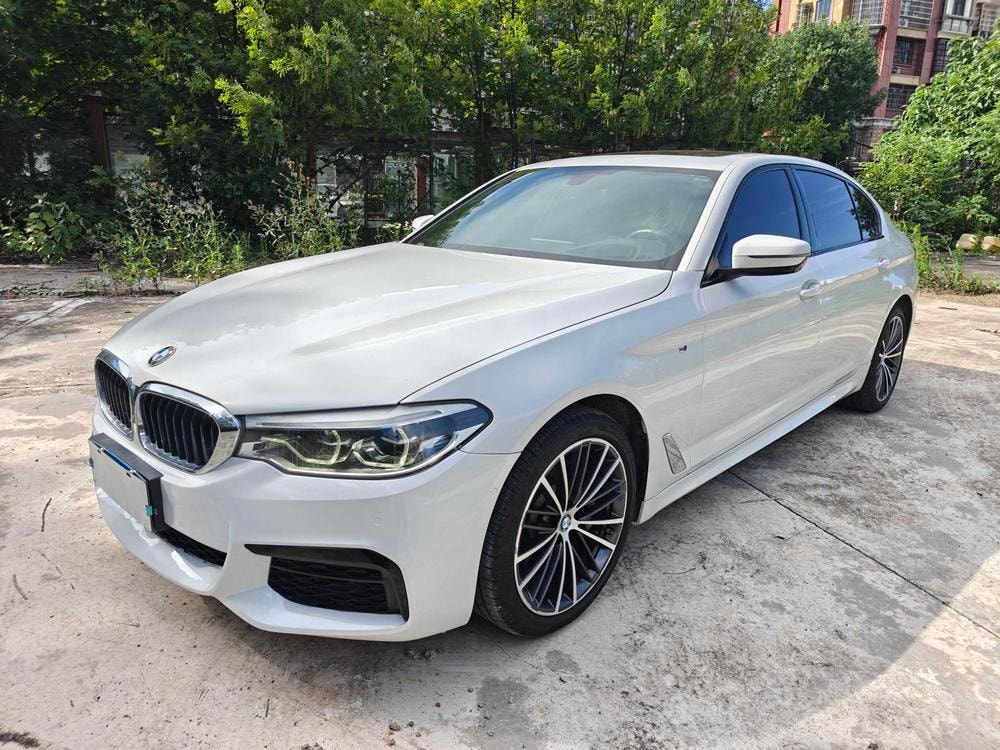 BMW 5-Series 2020 — фото автомобиля