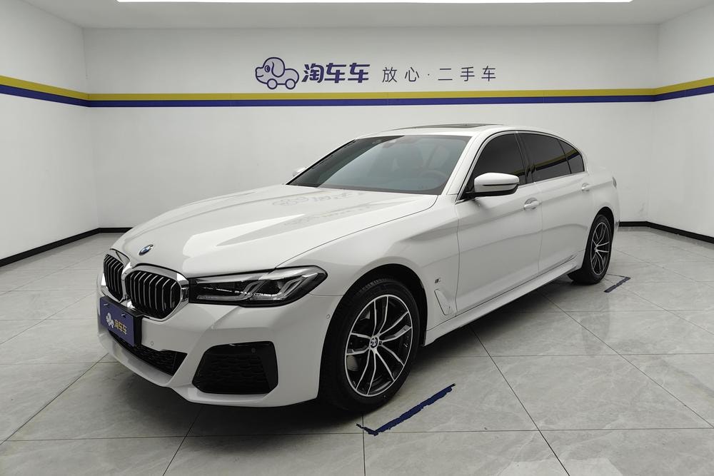 BMW 5-Series 2022 — фото автомобиля 1