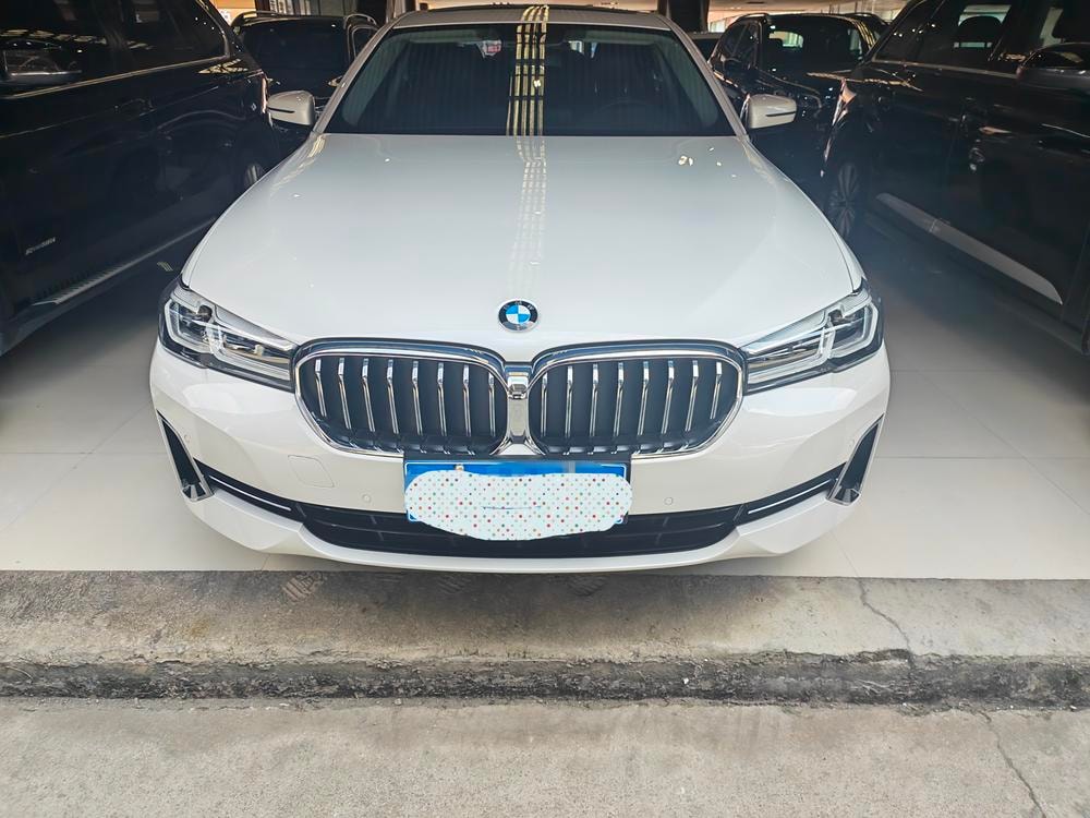 BMW 5-Series 2022 — фото автомобиля