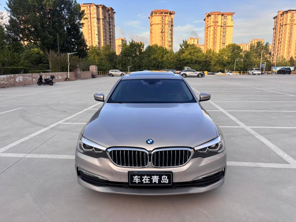 BMW 5-Series 2018 — фото автомобиля 1