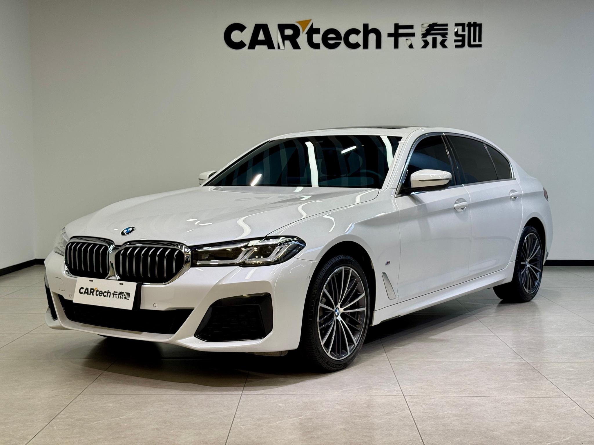 BMW 5-Series 2022 — фото автомобиля 1
