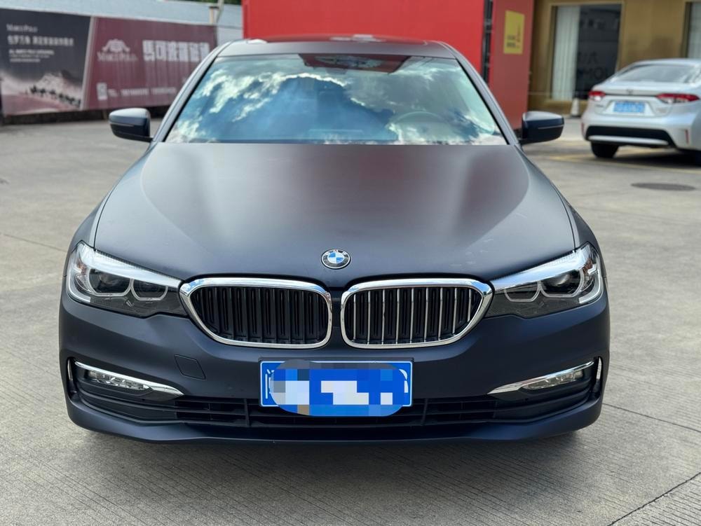 BMW 5-Series 2018 — фото автомобиля 1