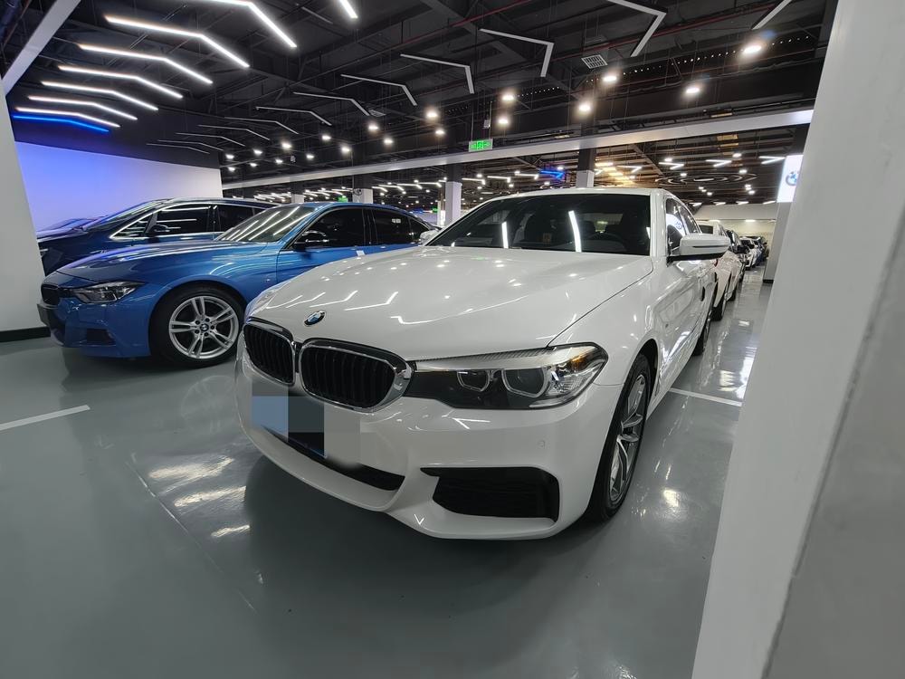 BMW 5-Series 2020 — фото автомобиля