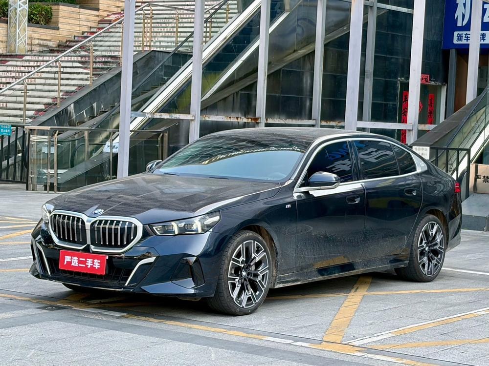 BMW 5-Series 2024 — фото автомобиля