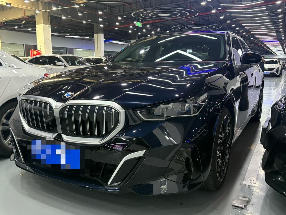 BMW 5-Series 2025 — фото автомобиля