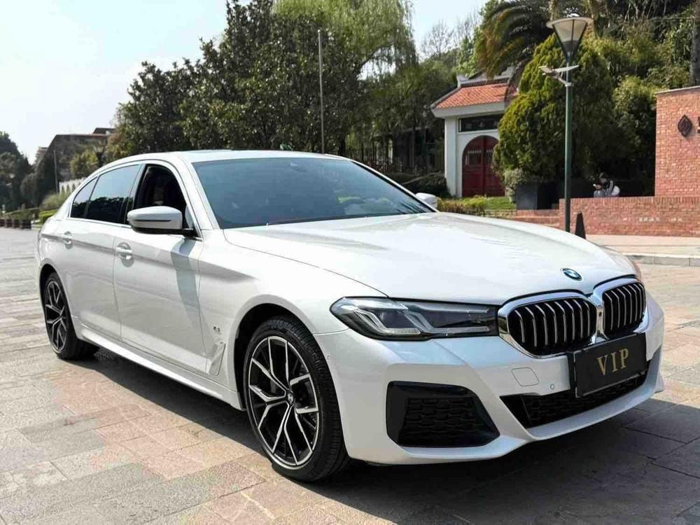 BMW 5-Series 2023 — фото автомобиля