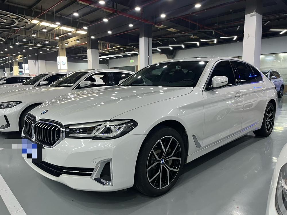 BMW 5-Series 2023 — фото автомобиля