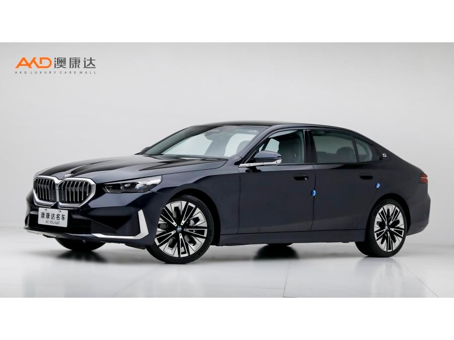 BMW 5-Series 2024 — фото автомобиля 1