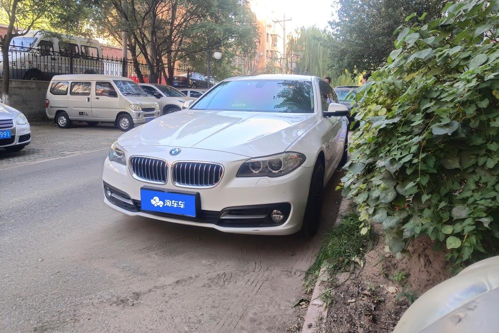 BMW 5-Series 2014 — фото автомобиля 1