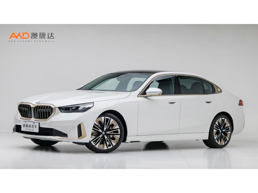 BMW 5-Series 2024 — фото автомобиля