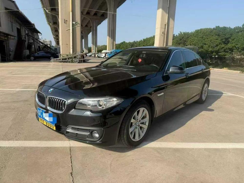 BMW 5-Series 2017 — фото автомобиля 1
