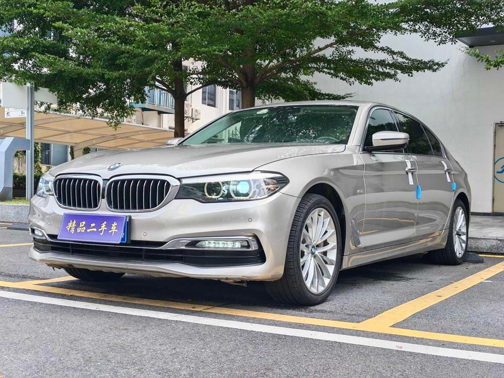 BMW 5-Series 2018 — фото автомобиля