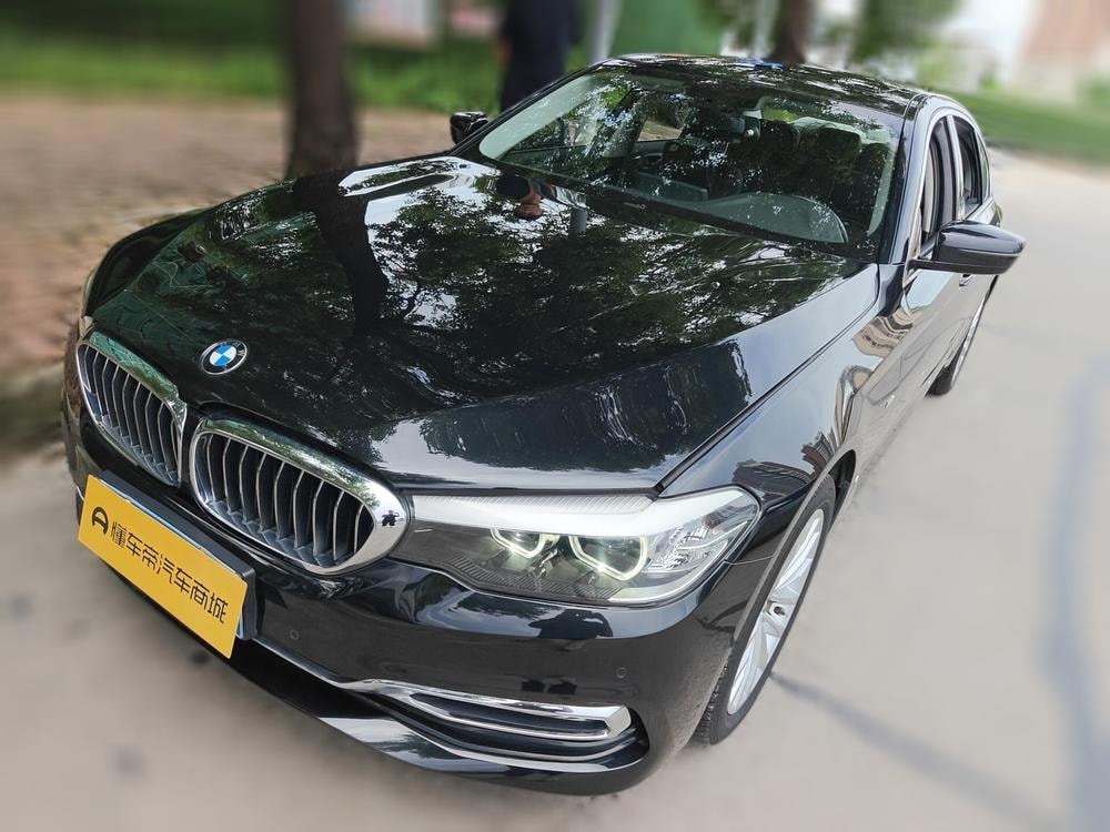 BMW 5-Series 2018 — фото автомобиля 1