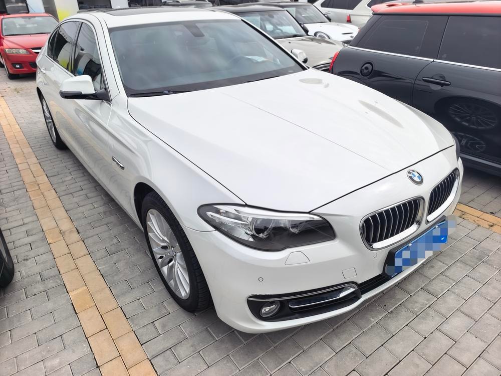BMW 5-Series 2017 — фото автомобиля 1