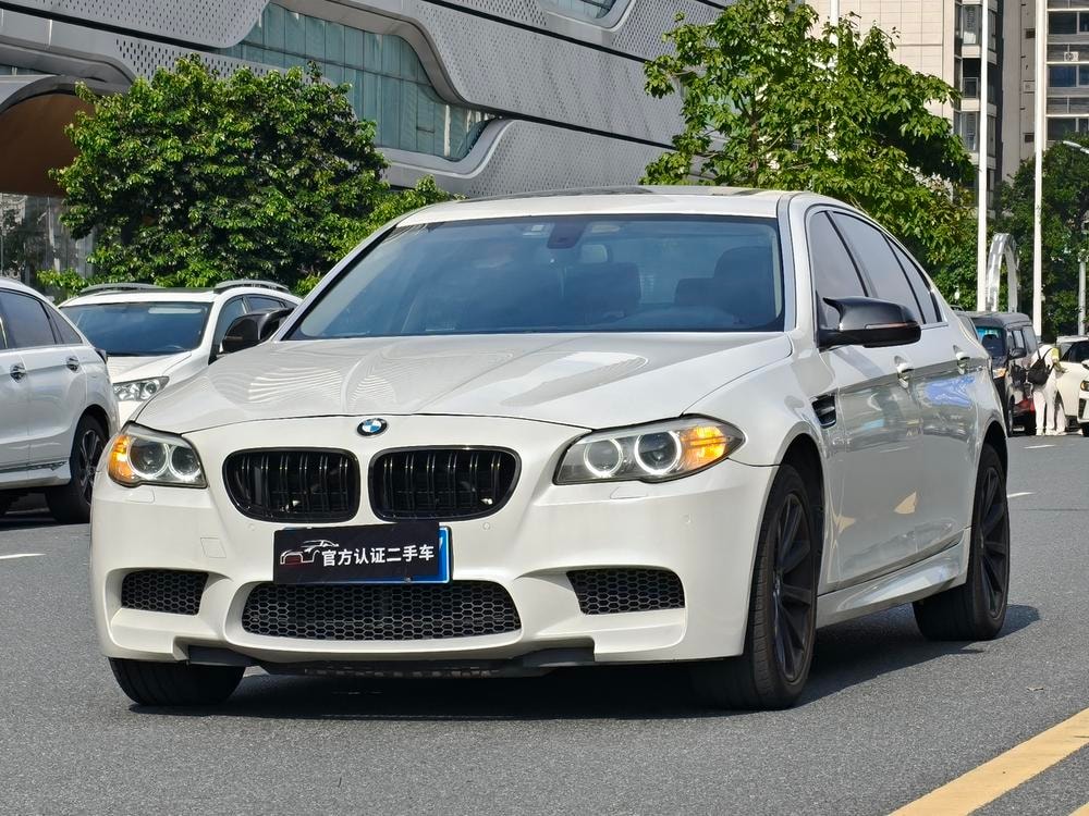 BMW 5-Series 2014 — фото автомобиля 1