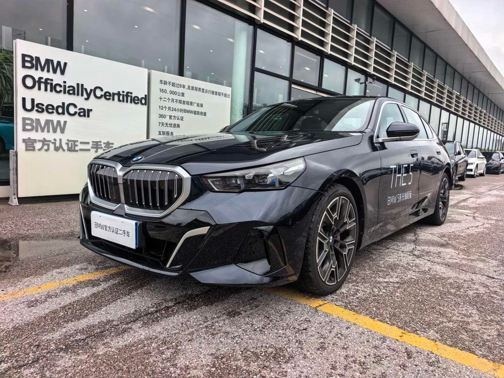 BMW 5-Series 2025 — фото автомобиля