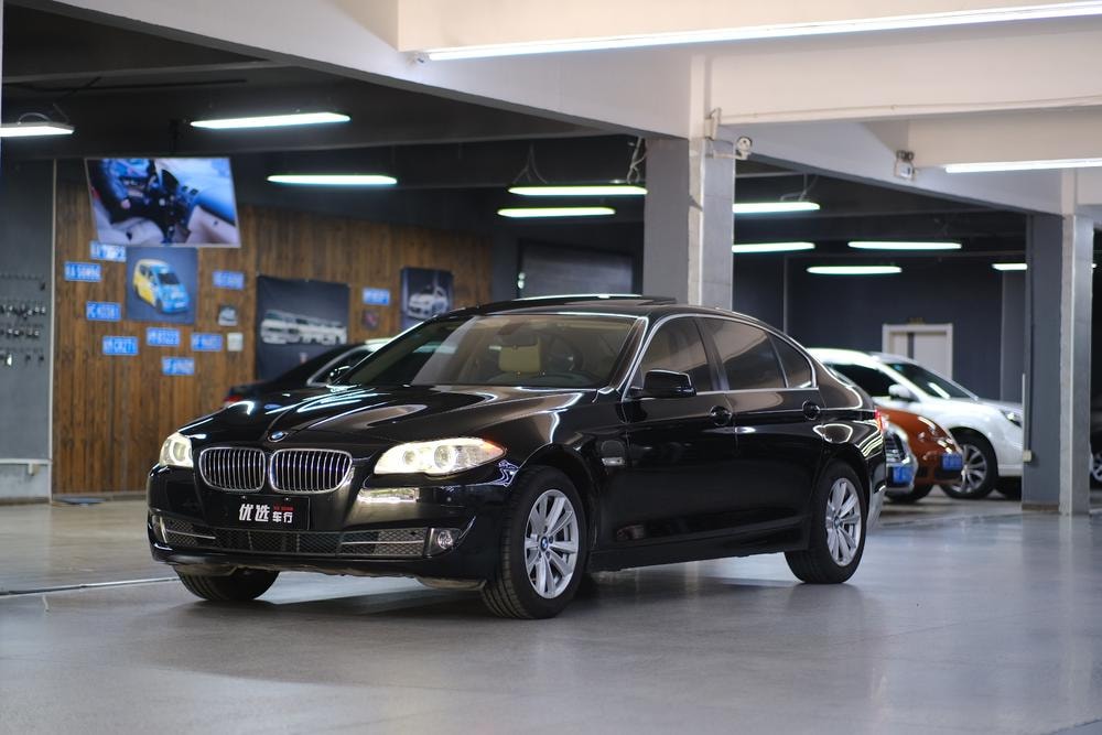 BMW 5-Series 2013 — фото автомобиля
