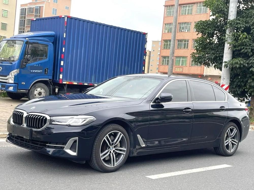 BMW 5-Series 2022 — фото автомобиля