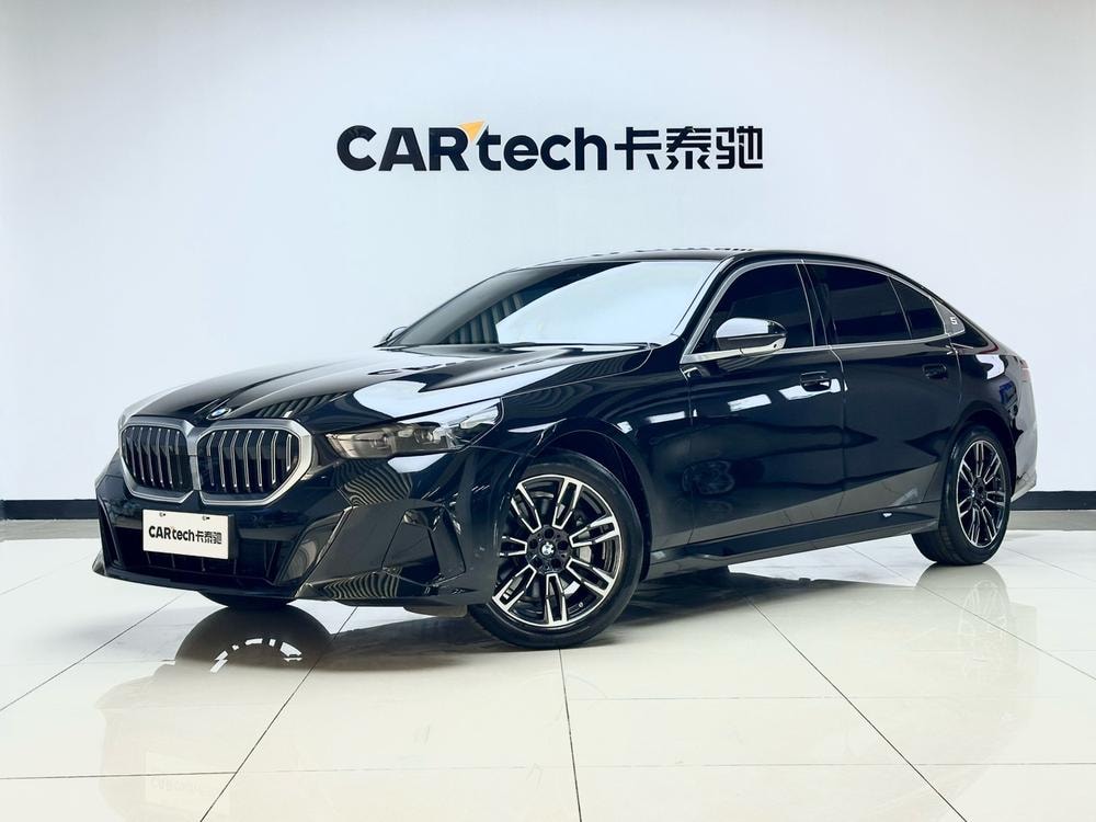 BMW 5-Series 2025 — фото автомобиля