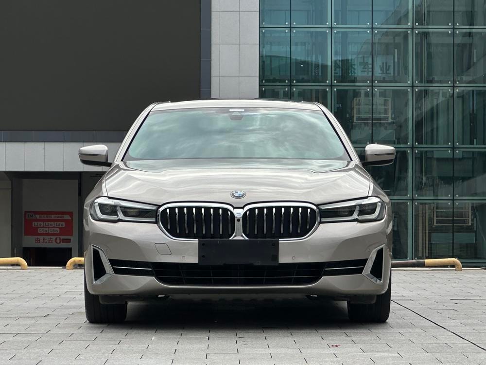 BMW 5-Series 2022 — фото автомобиля 1