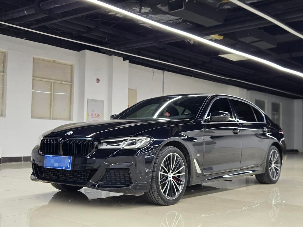 BMW 5-Series 2022 — фото автомобиля